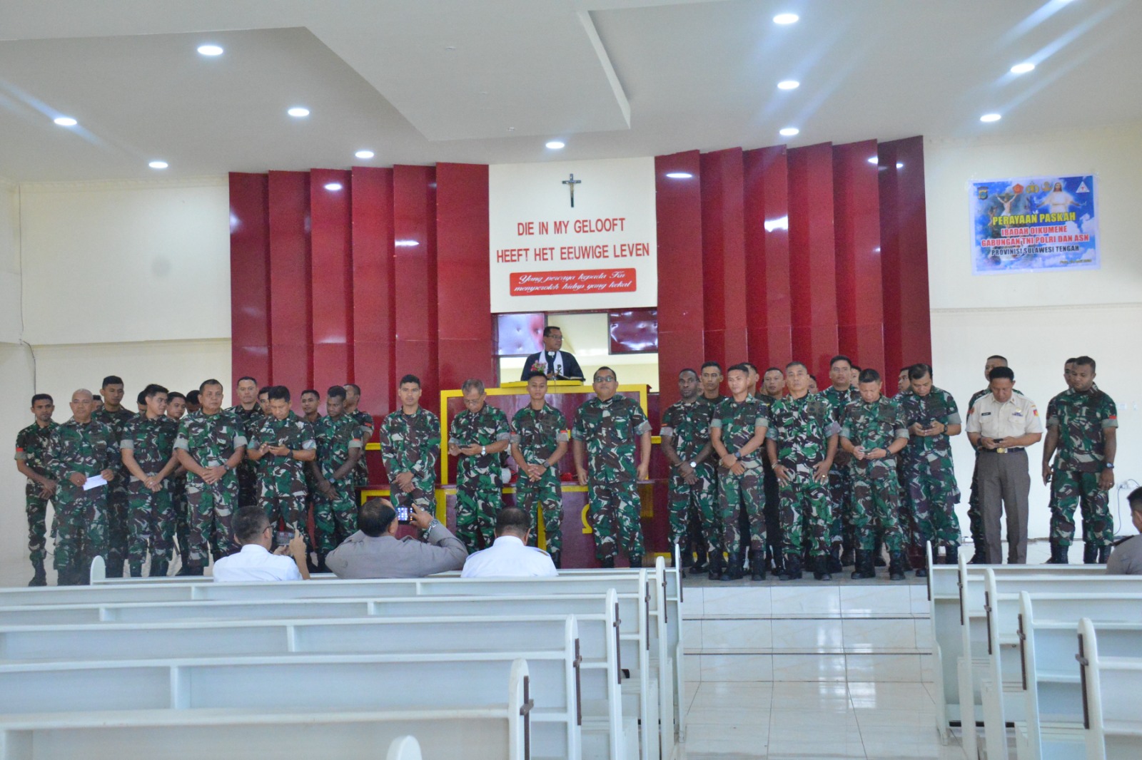 Tingkatkan Iman, Umat Nasrani Prajurit Petarung Korem 132/Tdl Mengikuti Ibadah Perayaan Paskah Oikumene TNI-Polri